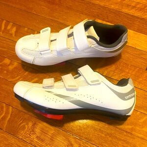 Tommaso peloton spin shoes- great condition. Used only indoors at my home.